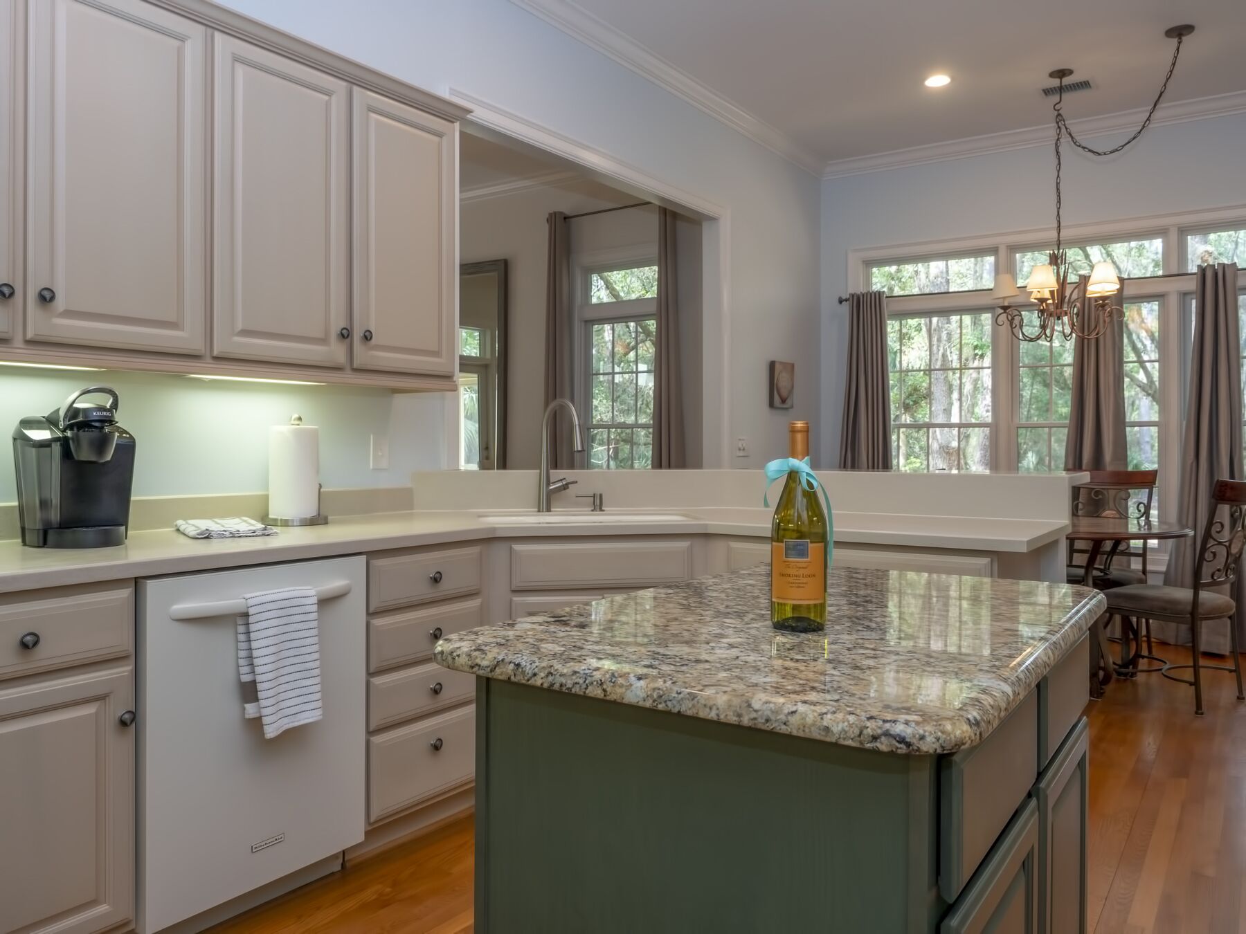 Inviting 4BR/3BA Home! Beautiful location with Amenity Cards!