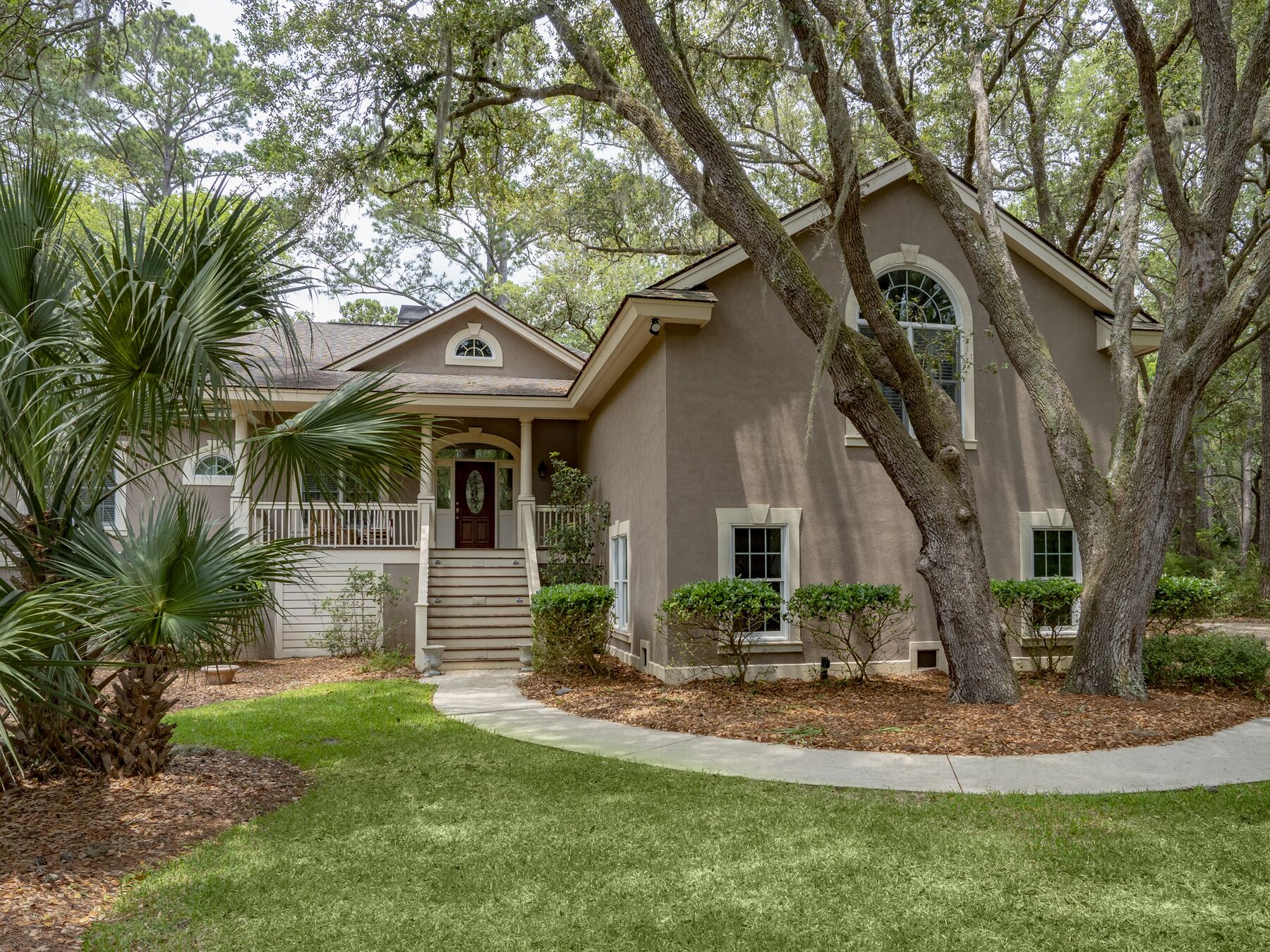 Inviting 4BR/3BA Home! Beautiful location with Amenity Cards!