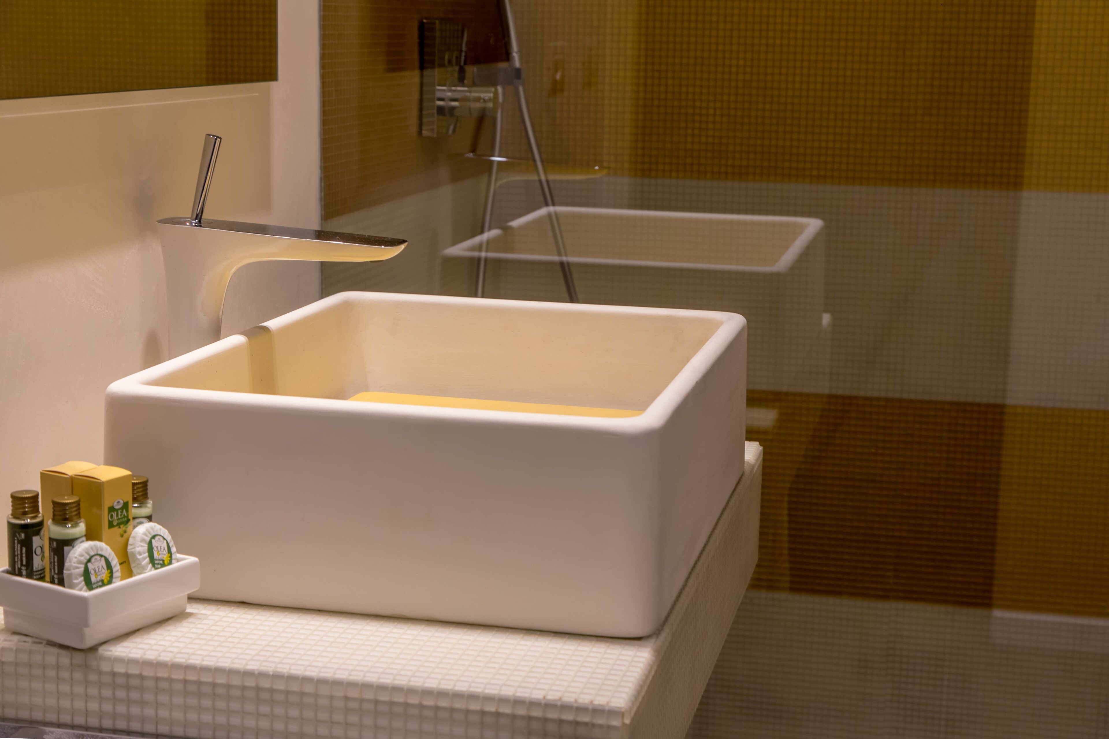 Ducha, secador de pelo, bidé y toallas