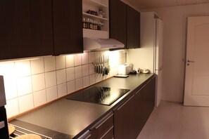 Fridge, microwave, oven, stovetop - Big Cozy House in Holstebro (Holstebro)