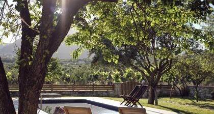 Leeda's Steinvilla mit zwei Schlafzimmern und privatem Pool