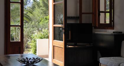 Villa nestled in the countryside with spectacular views for 6 people