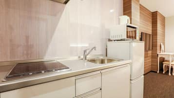 スタンダードA 禁煙 | 専用簡易キッチン | 冷蔵庫、電子レンジ、調理器具と食器
