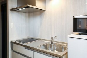 Soundproofing, free WiFi, bed sheets - GRAND BASE Hakata (Fukuoka)