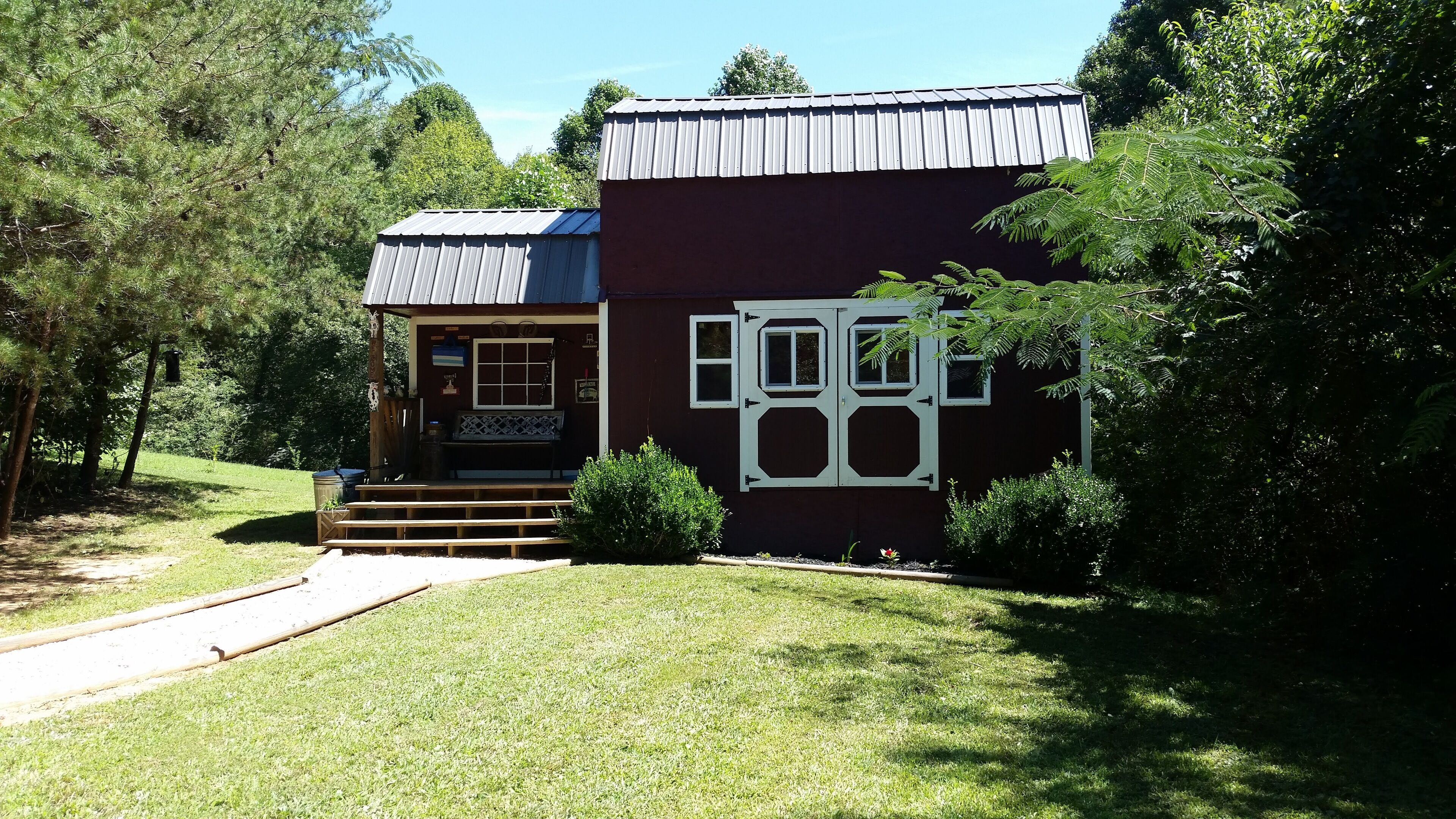 The Barn House on US 129 The DRAGON 🐲 2 hammocks firepit/grill,picnic table :)