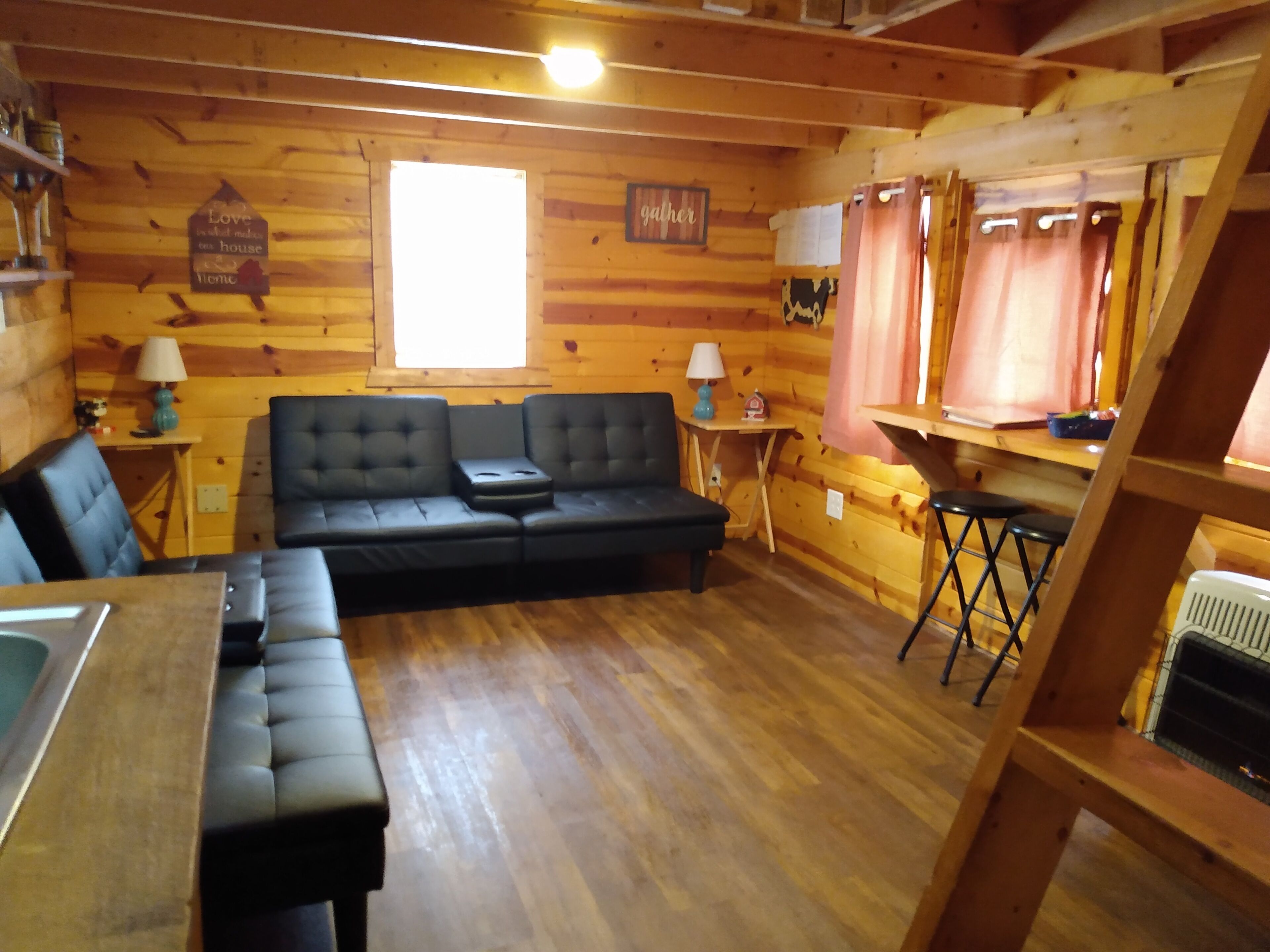 The Barn House on US 129 The DRAGON 🐲 2 hammocks firepit/grill,picnic table :)