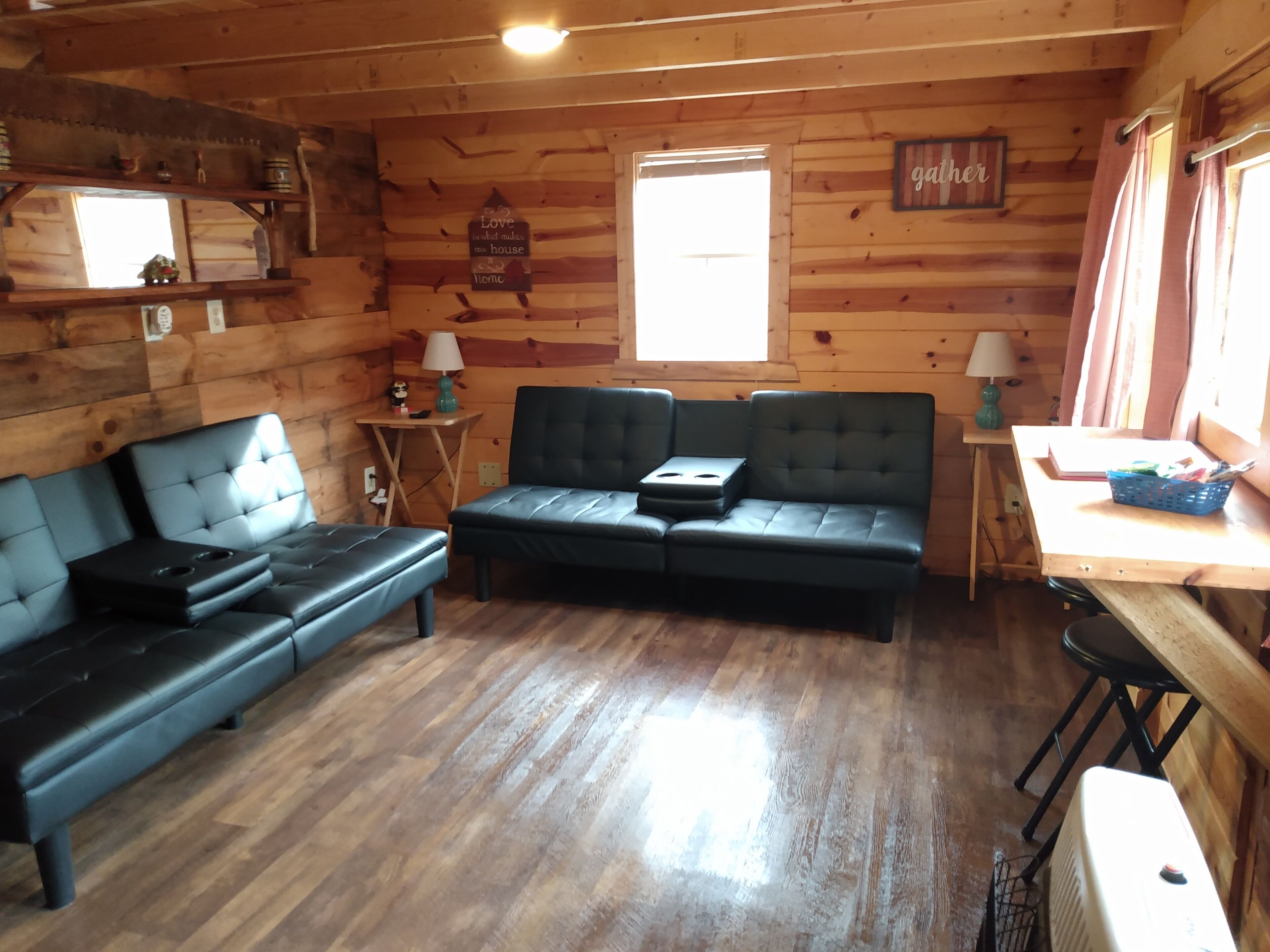 The Barn House on US 129 The DRAGON 🐲 2 hammocks firepit/grill,picnic table :)