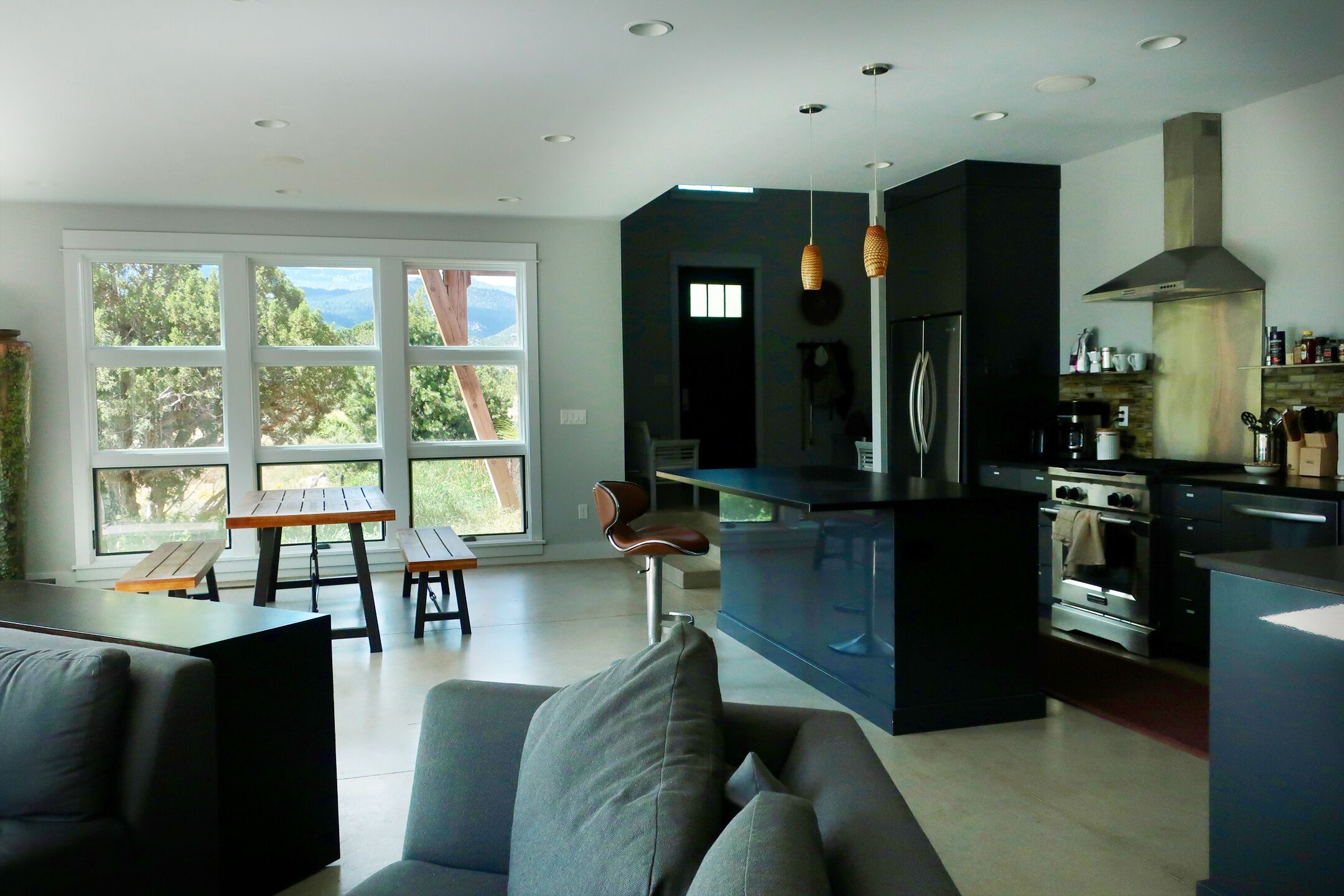 Comfort and beauty: 2BR artists' home near Capitol Reef