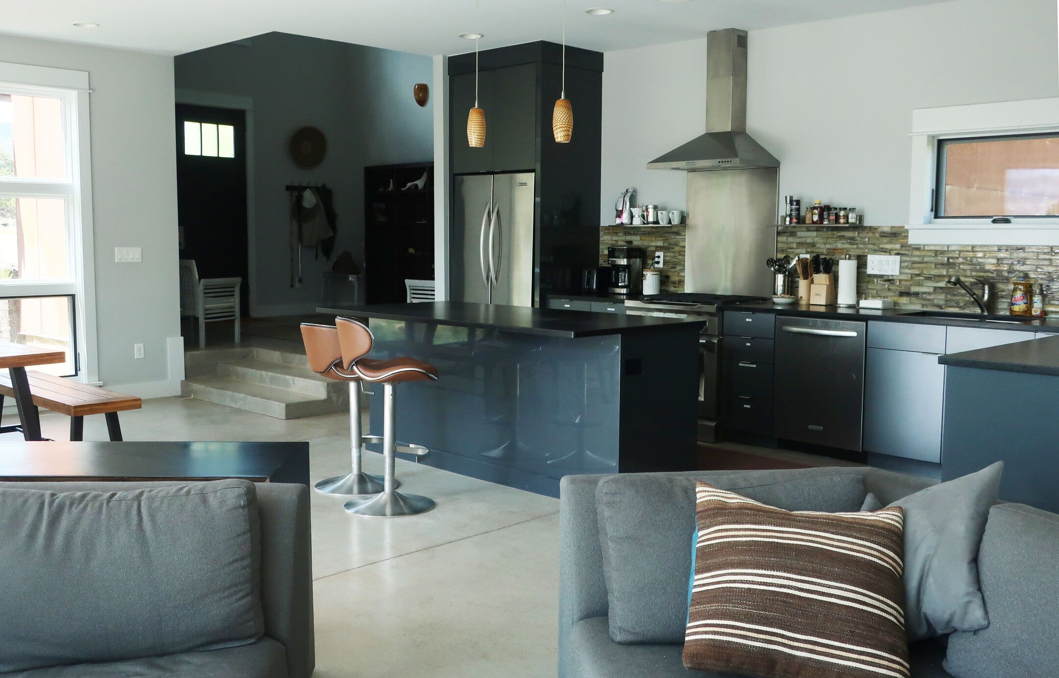 Comfort and beauty: 2BR artists' home near Capitol Reef