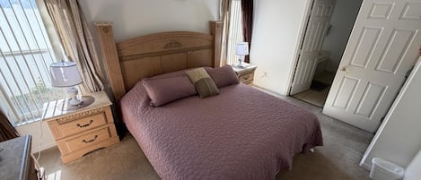 5 habitaciones, tabla de planchar con plancha, wifi y ropa de cama