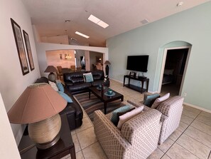 TV, books, video library, stereo - Room for the Whole Family 3 Master Suites and Two Themed Children's Rooms, Private South-Facing Pool (Kissimmee)