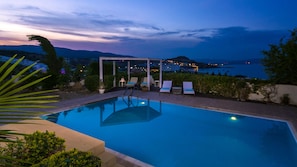 Outdoor pool - "Sunshine" with swimming pool, very close to the beach! (Lindos)