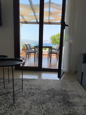 Interior - "Sunshine" with swimming pool, very close to the beach! (Lindos)