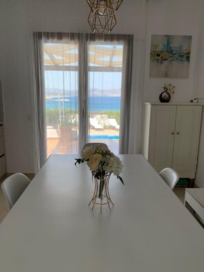 Dining - "Sunshine" with swimming pool, very close to the beach! (Lindos)
