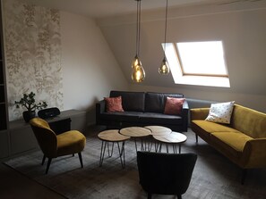 TV, fotballspill, bøker og stereoanlegg