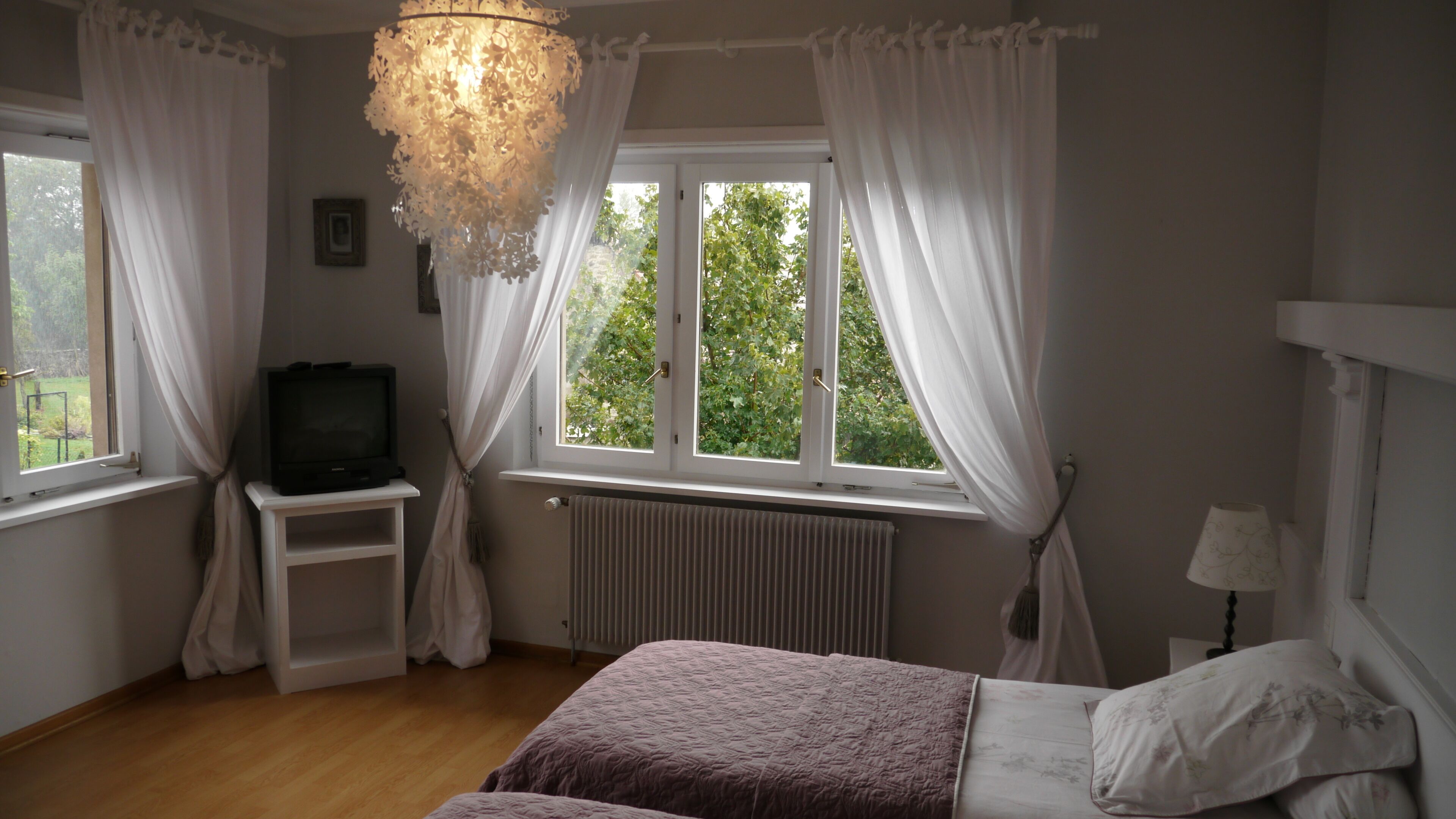 6 habitaciones, tabla de planchar con plancha, wifi y ropa de cama 