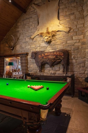 Games room - 4 bedroom stunning rural position near Jurassic coast ! (Dorchester)