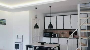 32-inch TV with cable channels