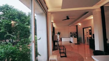 32-inch TV with cable channels