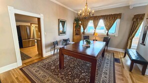 【Dining】The big table — trail-day breakfasts for the whole crew - The Governor's Mansion — 6BR Sleeps 14, 3 Private Units, Hot Tub, Sauna (Leadville)