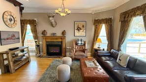TV, fireplace, Netflix, streaming services - The Governor's Mansion — 6BR Sleeps 14, 3 Private Units, Sauna, Walk to Main St (Leadville)
