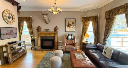 Big Groups - Sauna, Pool Table, Office, Pets OK