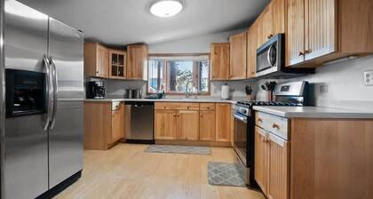 Big Groups - Sauna, Pool Table, Office, Pets OK