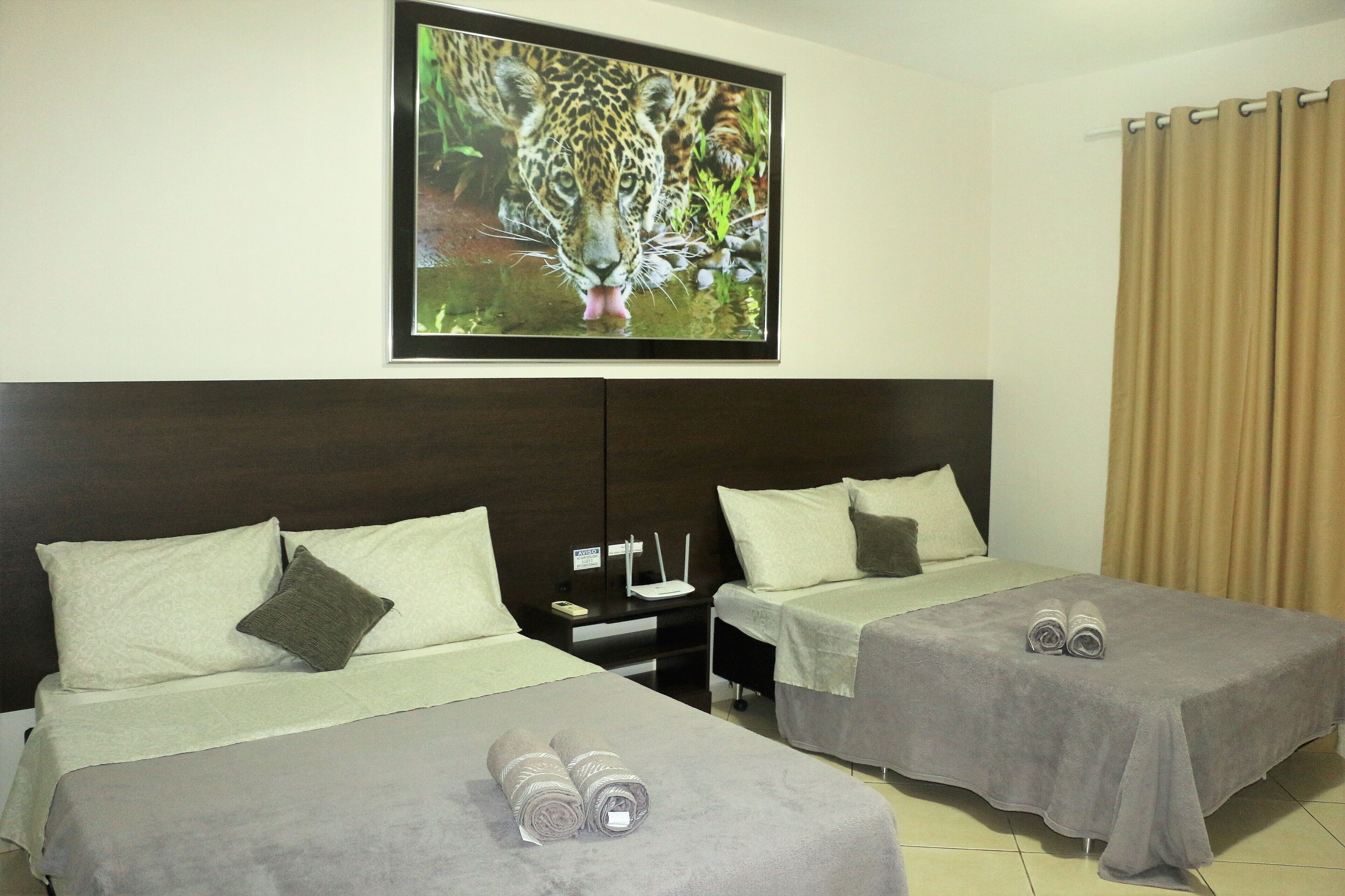 5 chambres, coffres-forts dans les chambres, fer et planche à repasser