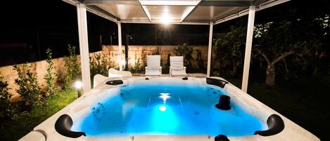 Bain à remous extérieur