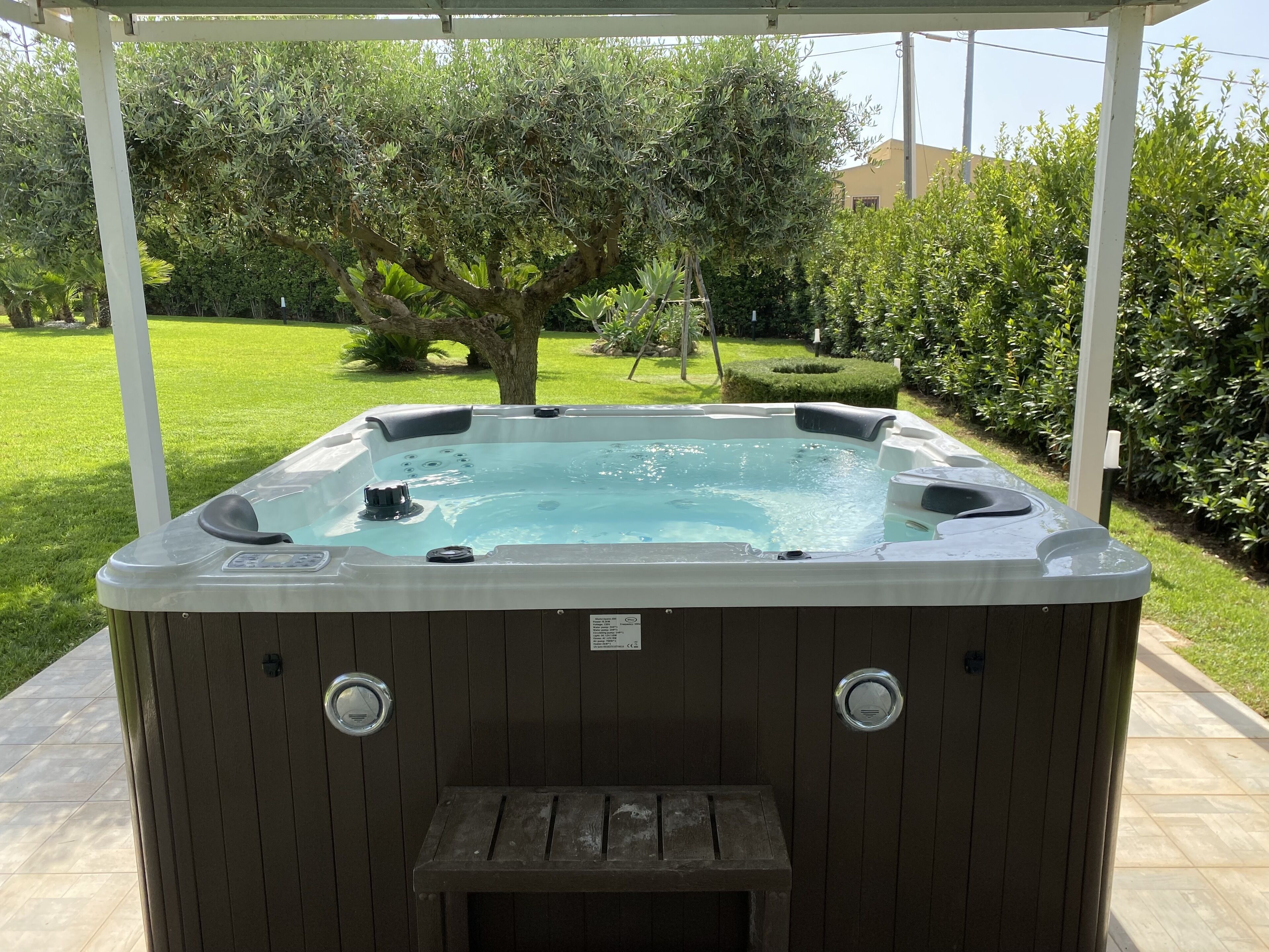 Bañera de hidromasaje exterior