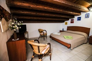 2 dormitorios, tabla de planchar con plancha, Internet y ropa de cama