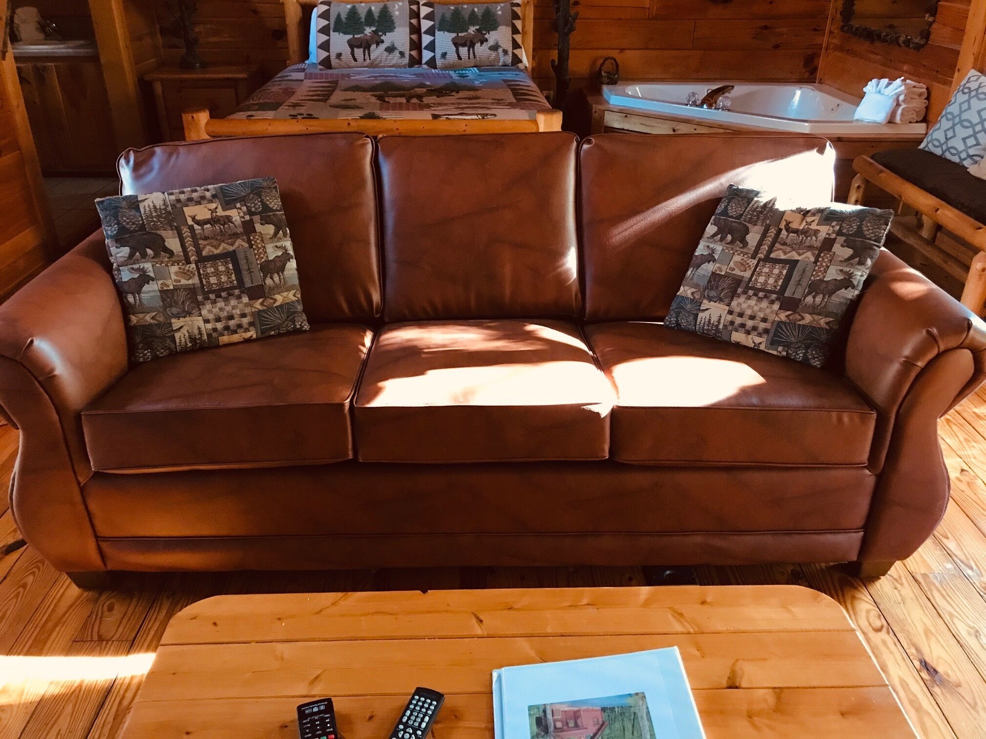 Semi-secluded - Perfect Honeymoon Cabin - Wooded Setting