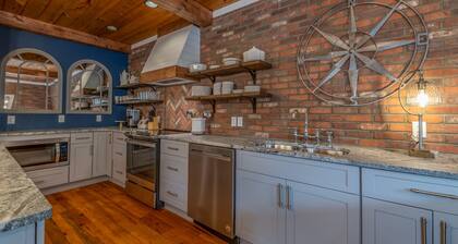 The Loft on Trade Street | Newly Renovated | Downtown Tryon