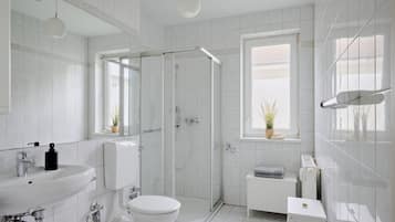 Dusche, Haartrockner, Toilettenpapier