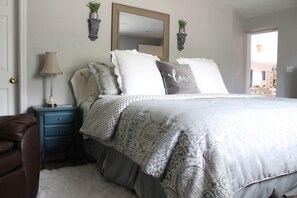 3 slaapkamers, een strijkplank/strijkijzer, reisbedje, gratis wifi