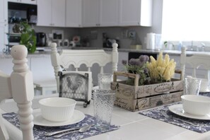 Dining - Unique Farm Cottage, Close to City Feels like Country, One of a Kind! (Colorado Springs)