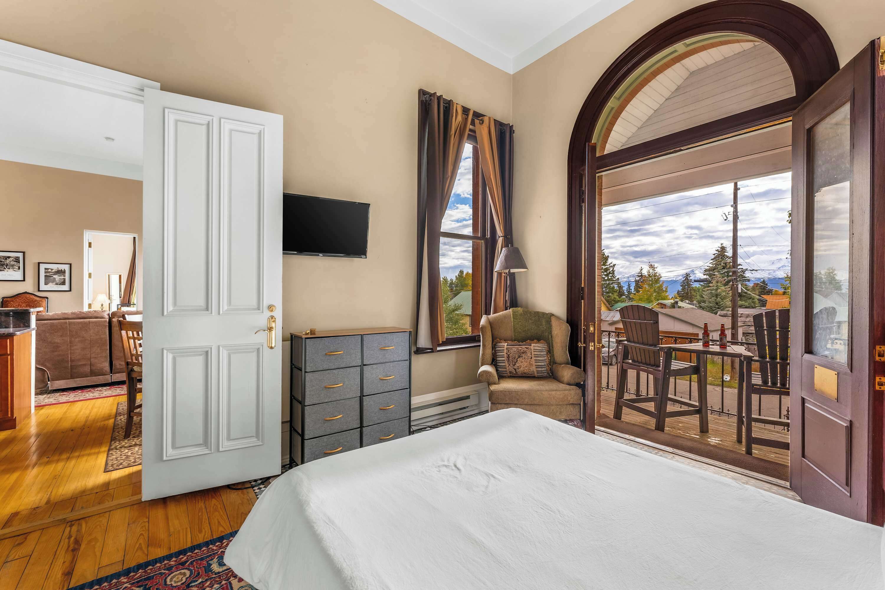 2 quartos, escrivaninha, ferros/tábuas de passar roupa, Wi-Fi