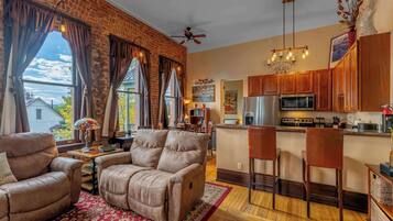 TV, fireplace, Netflix, streaming services