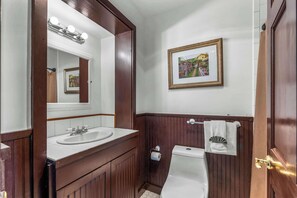 أحواض استحمام، مجففات شعر، مناشف