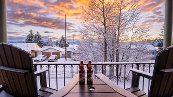 【Balcony View】 Your private balcony faces the peaks — sunrise coffee or evening drink