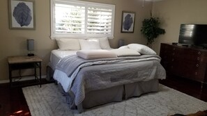 4 habitaciones, tabla de planchar con plancha y cuna de viaje 