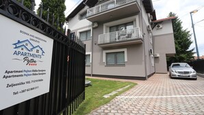 A two-story residential building with a balcony on the upper floor. - Apartment Azi, Pejton Ilidža Apartments, Sarajevo (Pejton)