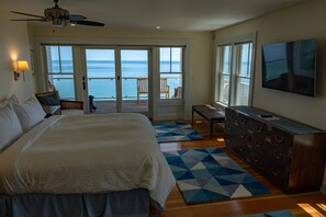 4 bedrooms, desk, iron/ironing board, free WiFi