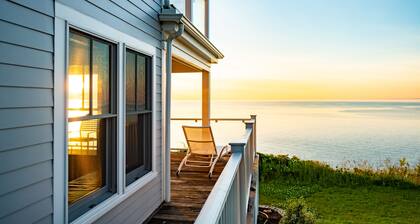 Cliff House- Panoramic Views of Cape Cod Bay.
