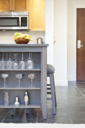 Interior - 2-Level Luxury PH: Steps to lift; AC + Gym! (Whistler)