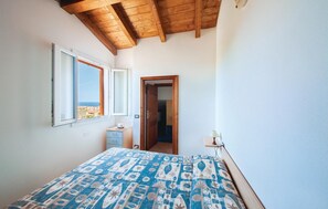 1 bedroom, travel crib, bed sheets - Awesome apartment in Castelsardo SS with outdoor swimming pool (Castelsardo SS)