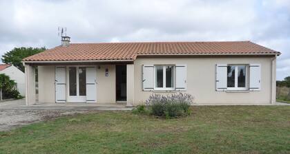 Location d'une maison de vacances dans un petit bourg calme et sympathique