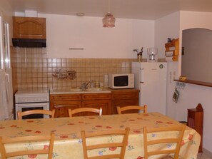 Fridge, microwave, oven, coffee/tea maker