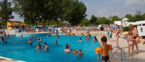 Piscine extérieure, piscine chauffée