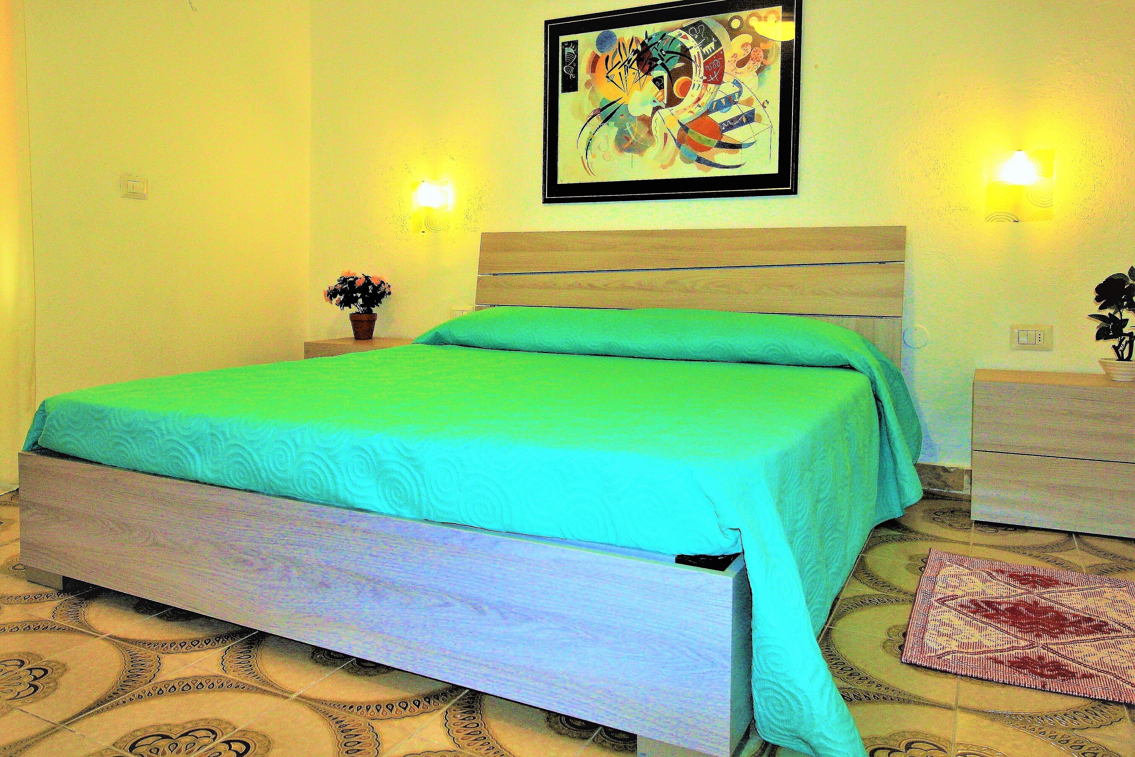 Three-room apartment with garden a stone's throw from the sea